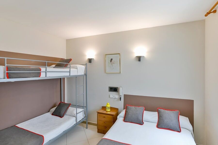 Oyo Hotel Can Peixan Alcarraz Eksteriør bilde